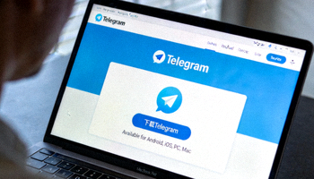 步骤一截图：Telegram官方网站首页，显示下载按钮